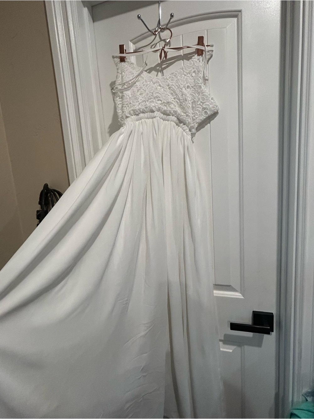 Women's White Lace Bodice Maxi Dress - Elegant Flowing Gown